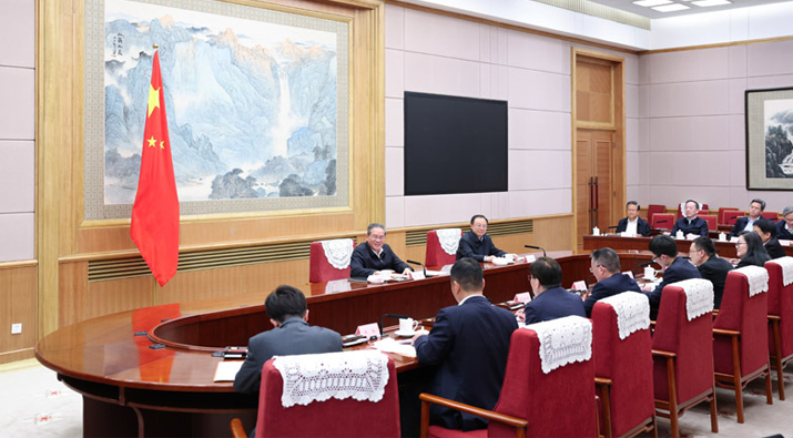 李强主持召开经济形势专家和企业家座谈会