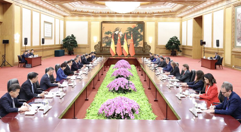 李强同西班牙首相桑切斯会谈