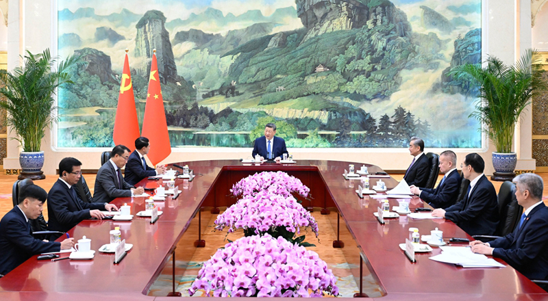 习近平会见老挝人民革命党中央总书记、国家主席特使沙伦赛