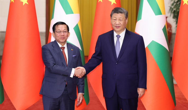 习近平同缅甸总统敏昂莱会谈