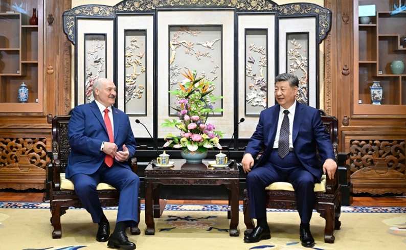 习近平会见白俄罗斯总统卢卡申科