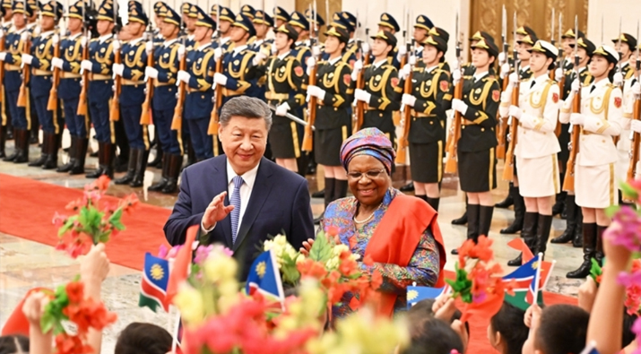 习近平同纳米比亚总统恩代特瓦会谈