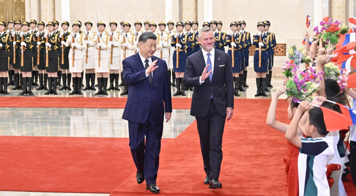习近平同斯洛伐克总统佩列格里尼会谈